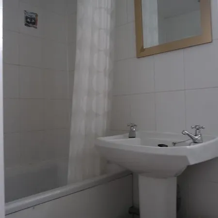 The Bruce Arms Inn 2*