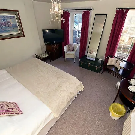 Inn The Bruce Arms 2*