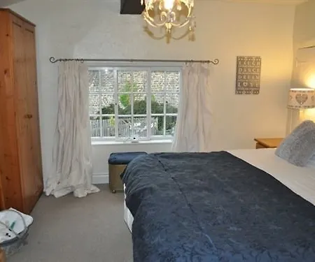 The Bruce Arms 2*